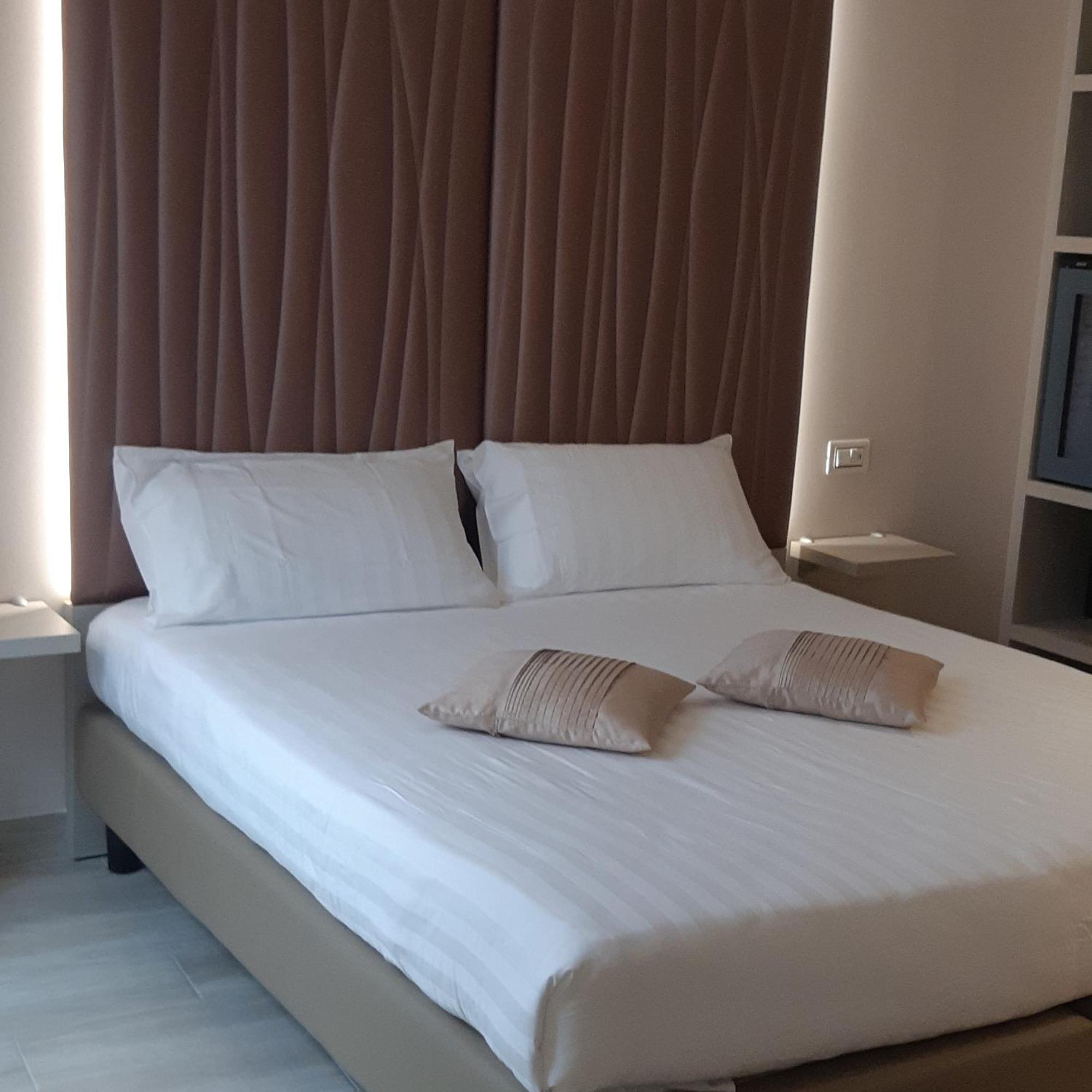 Hotel Danieli La Castellana Lago Di Garda Brenzone sul Garda Luaran gambar